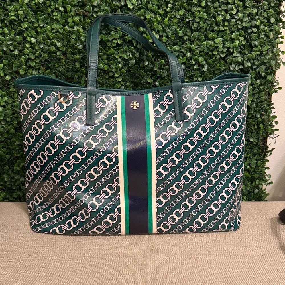 Tory Burch Chain Link Tote with Navy and Green